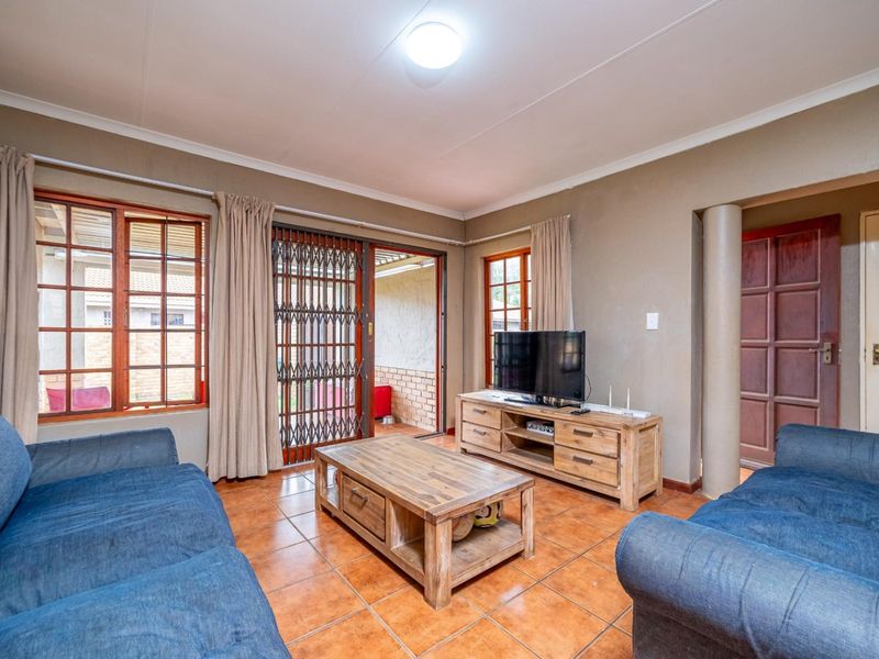 Create Your Home in a Beautiful, Secure Setting. - Photo 5