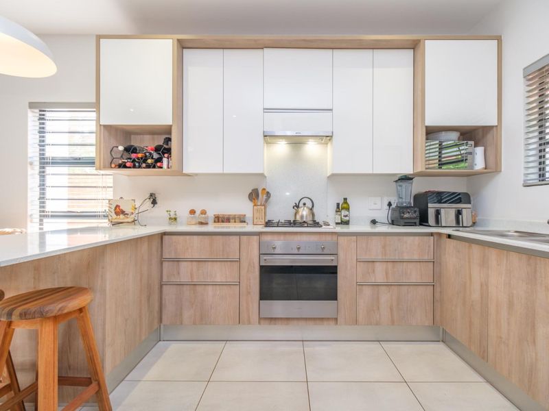 Private, modern, Estate Living - Photo 4