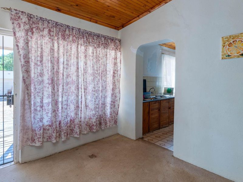 Quaint Karoo Cottage - Photo 10