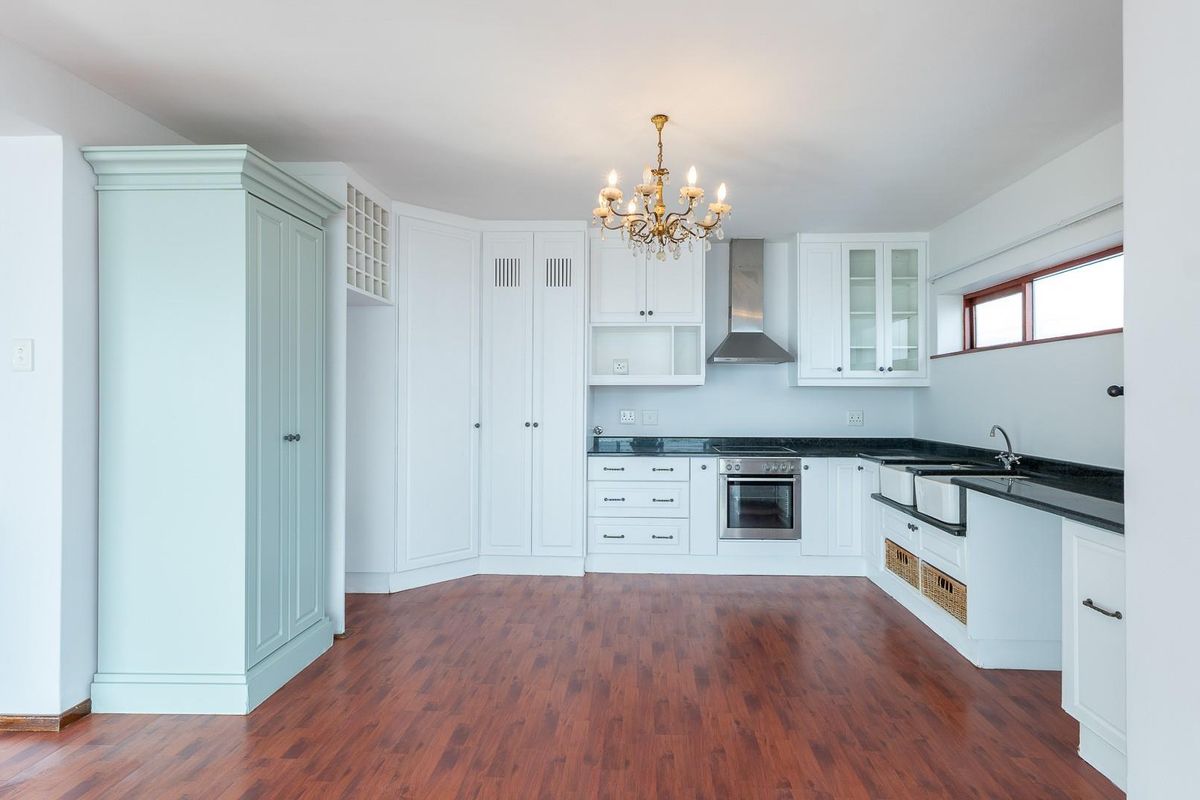 Three Bedroom Beachfront Apartment - Strand - Photo 5