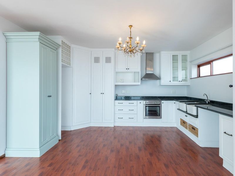 Three Bedroom Beachfront Apartment - Strand - Photo 5