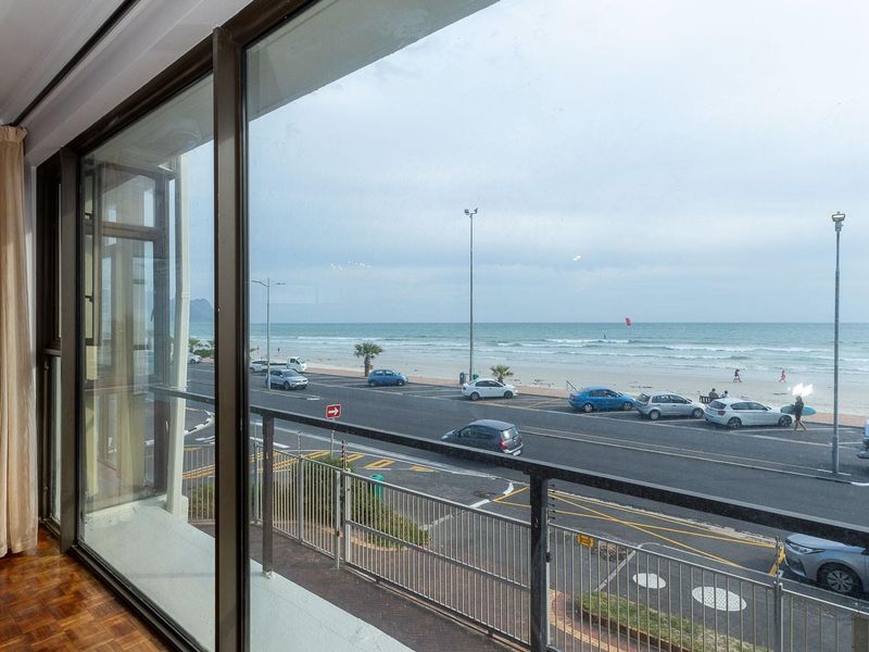 Three Bedroom Beachfront Apartment - Strand - Photo 9