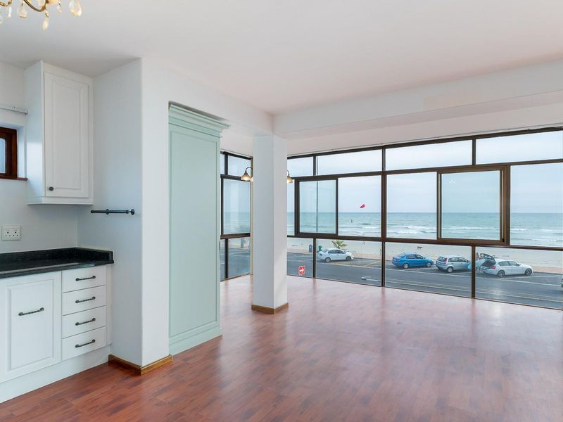 Three Bedroom Beachfront Apartment - Strand - Photo 6