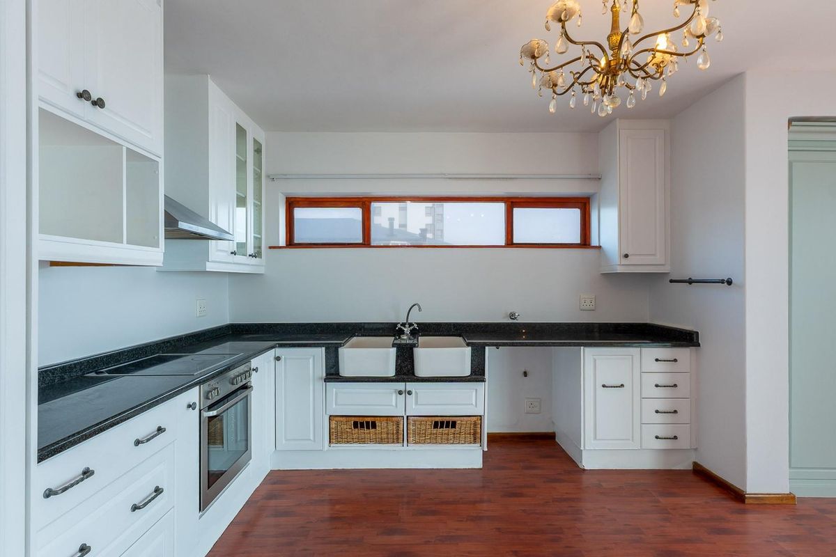 Three Bedroom Beachfront Apartment - Strand - Photo 2