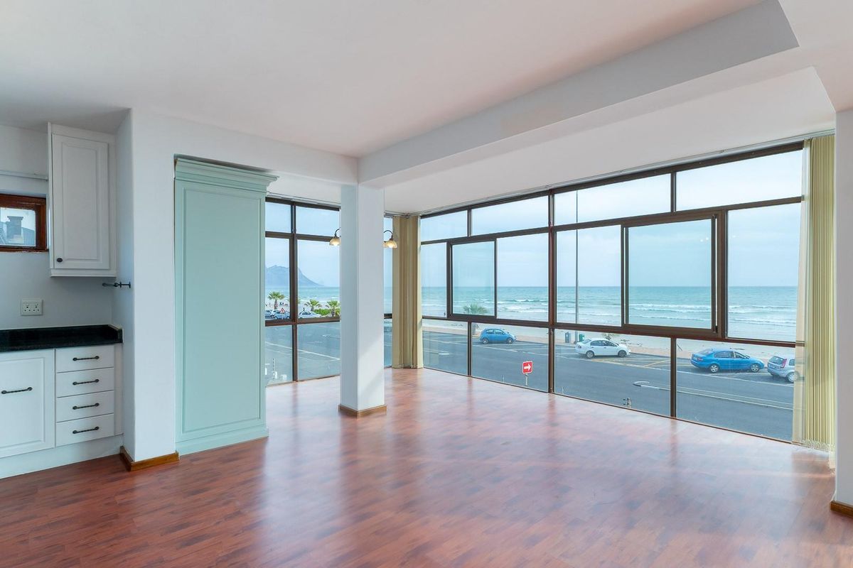 Three Bedroom Beachfront Apartment - Strand - Photo 4