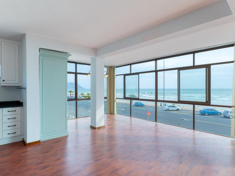 Three Bedroom Beachfront Apartment - Strand - Photo 4