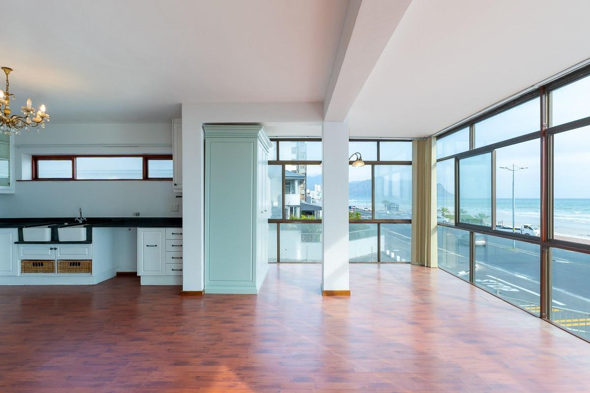 Three Bedroom Beachfront Apartment - Strand - Photo 3