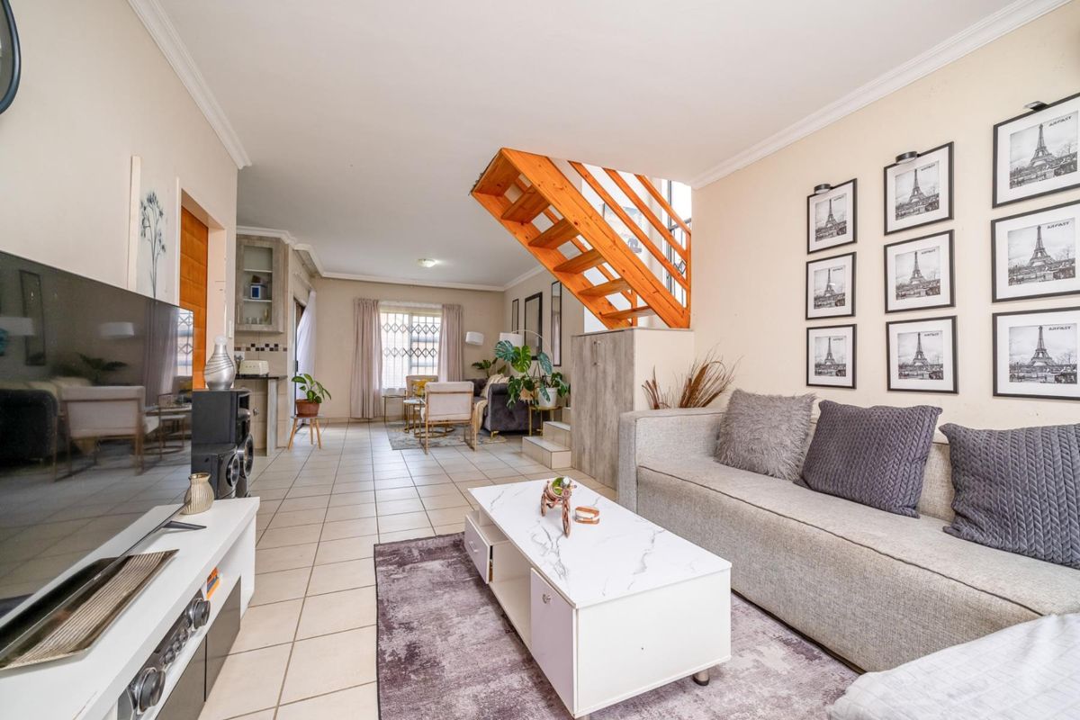 QUIET OLIEN COMPLEX- COZY FAMILY HOME - Photo 3