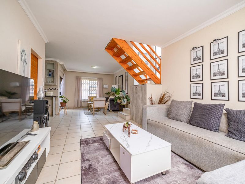 QUIET OLIEN COMPLEX- COZY FAMILY HOME - Photo 3