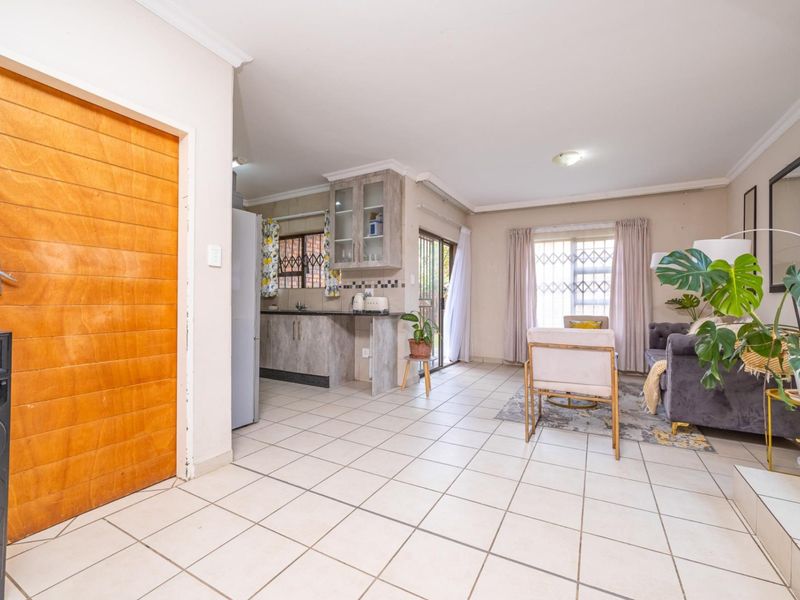 QUIET OLIEN COMPLEX- COZY FAMILY HOME - Photo 6