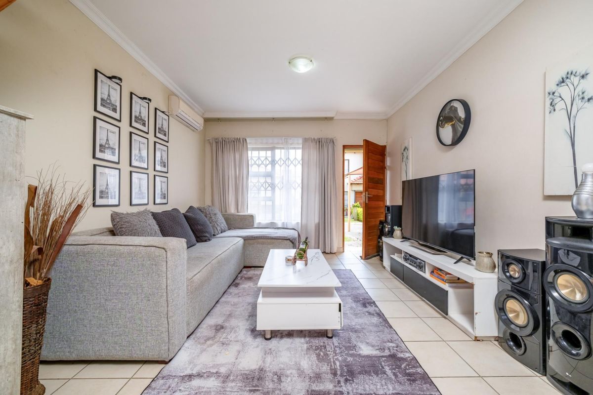 QUIET OLIEN COMPLEX- COZY FAMILY HOME - Photo 5
