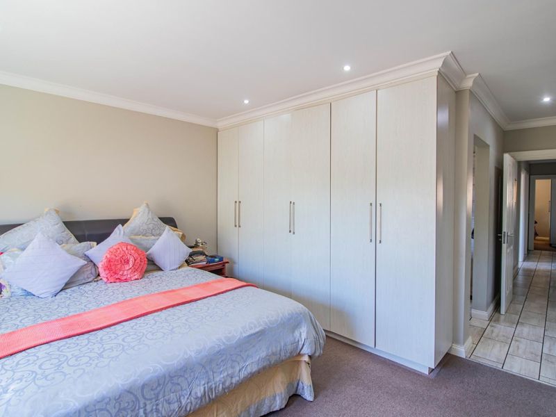 3 - Bedroom Townhouse In Vincent - Photo 9