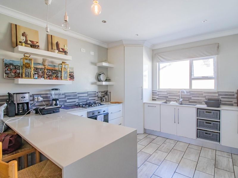 3 - Bedroom Townhouse In Vincent - Photo 7