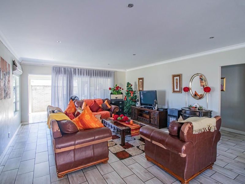 3 - Bedroom Townhouse In Vincent - Photo 5