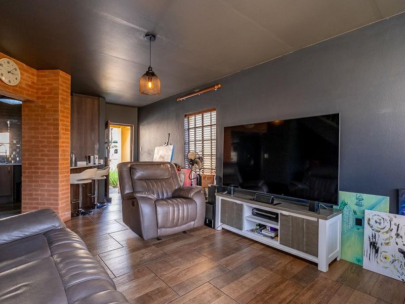 Charming 2 bed duplex - Photo 6