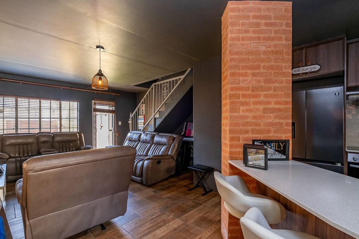 Charming 2 bed duplex - Photo 4