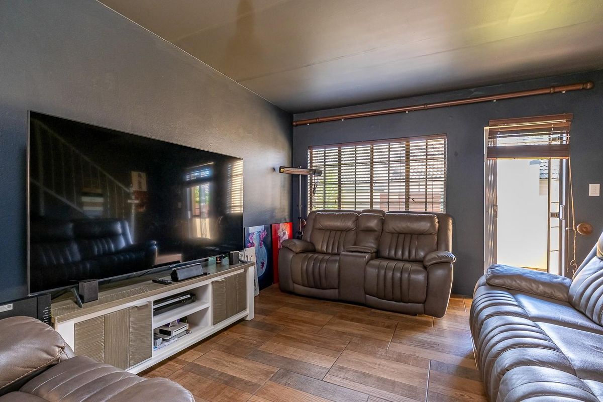 Charming 2 bed duplex - Photo 5