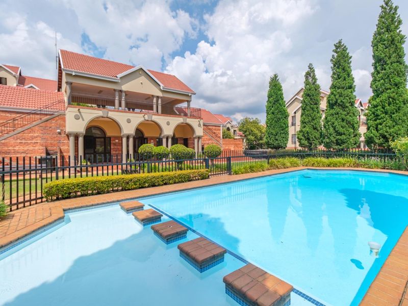 Ground-Floor Gem in Sought-After Epsom Downs / Bryanston - Photo 1
