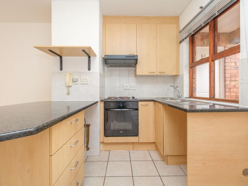 Ground-Floor Gem in Sought-After Epsom Downs / Bryanston - Photo 10