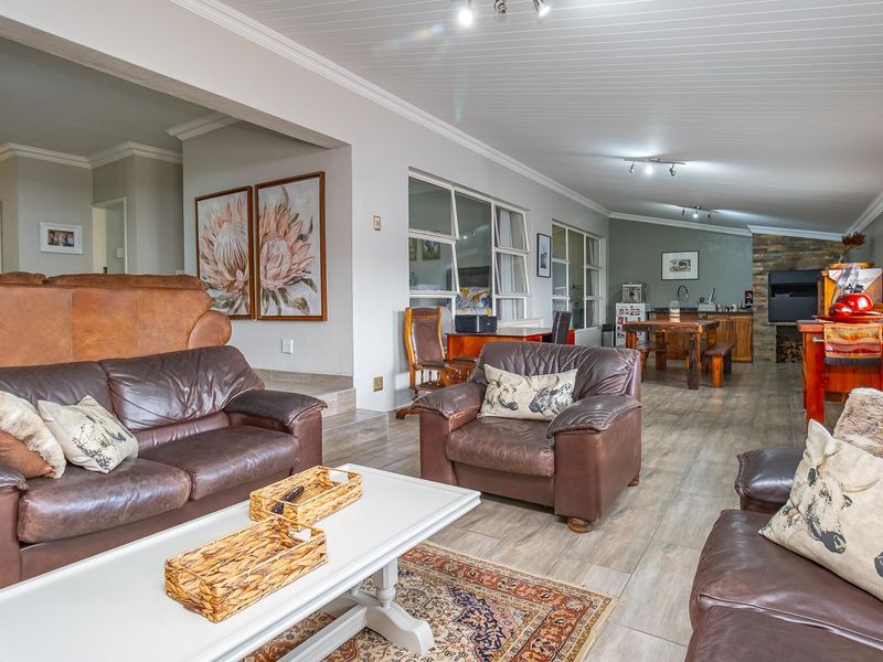 Beautifully Renovated Townhouse in a Secure Estate - Low Maintenance and Move-In Ready - Photo 10