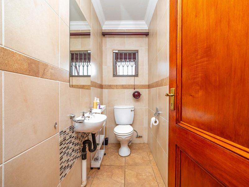 Spacious 4+ Bedroom Family Home in Secure Bougainvillea Estate - Montana Park - Photo 8