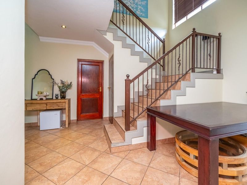 Spacious 4+ Bedroom Family Home in Secure Bougainvillea Estate - Montana Park - Photo 2