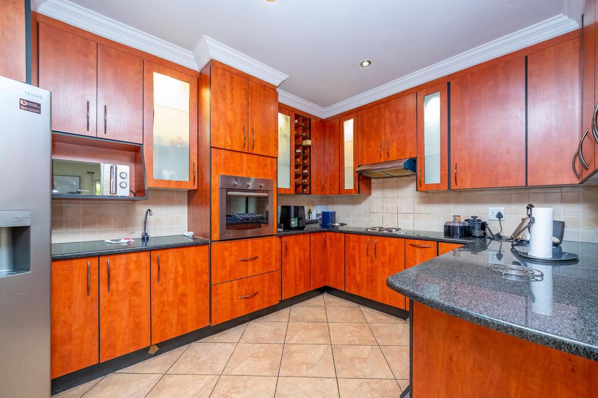 Spacious 4+ Bedroom Family Home in Secure Bougainvillea Estate - Montana Park - Photo 3