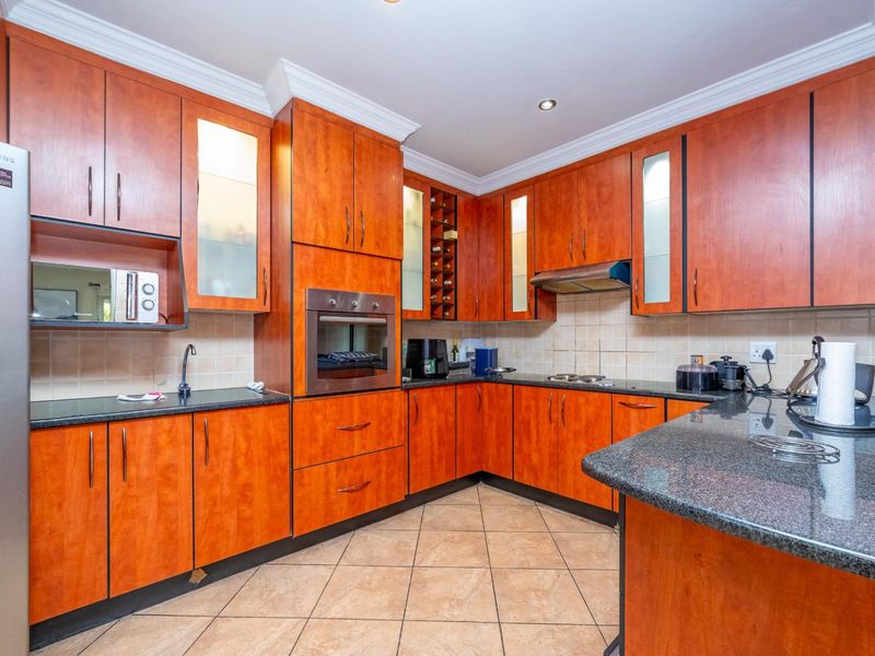 Spacious 4+ Bedroom Family Home in Secure Bougainvillea Estate - Montana Park - Photo 3