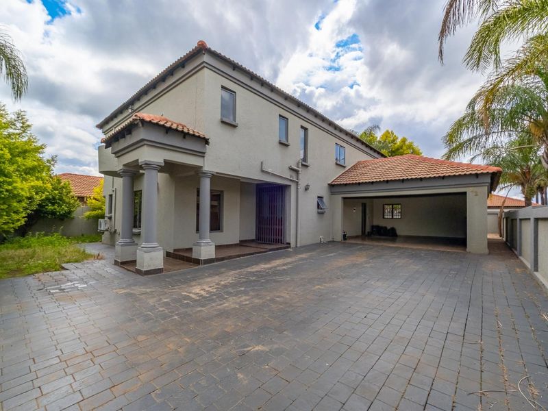 Spacious 4+ Bedroom Family Home in Secure Bougainvillea Estate - Montana Park - Photo 1