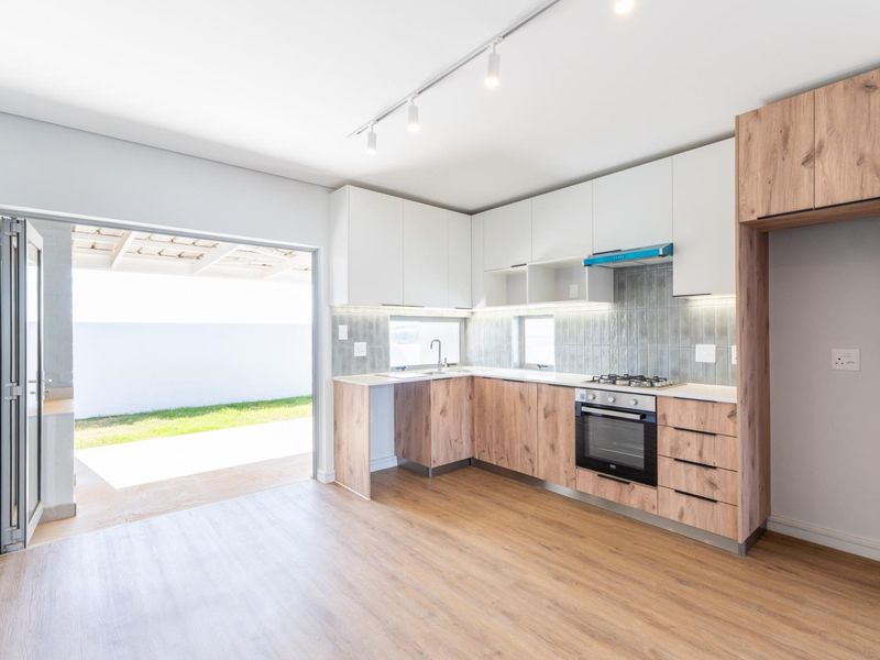 Modern Double-Storey Home with Mountain Views in Newinbosch Estate - Photo 4