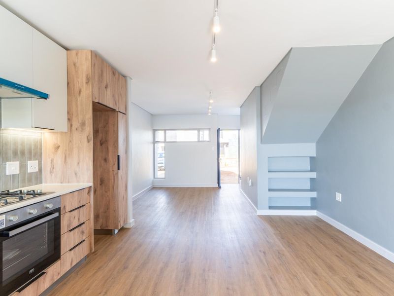 Modern Double-Storey Home with Mountain Views in Newinbosch Estate - Photo 7