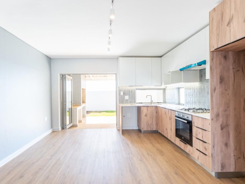 Modern Double-Storey Home with Mountain Views in Newinbosch Estate - Photo 3