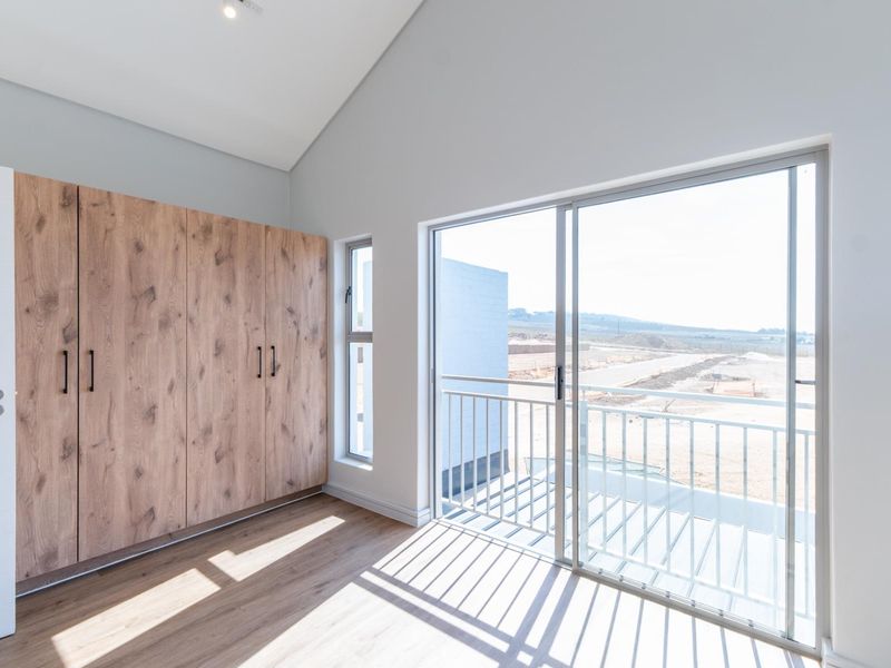 Modern Double-Storey Home with Mountain Views in Newinbosch Estate - Photo 10