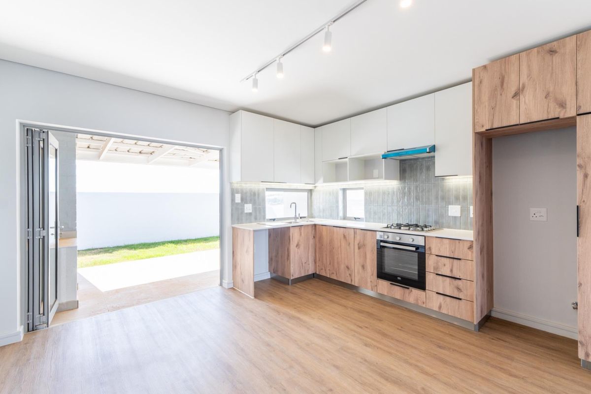 Modern Double-Storey Home with Mountain Views in Newinbosch Estate - Photo 3