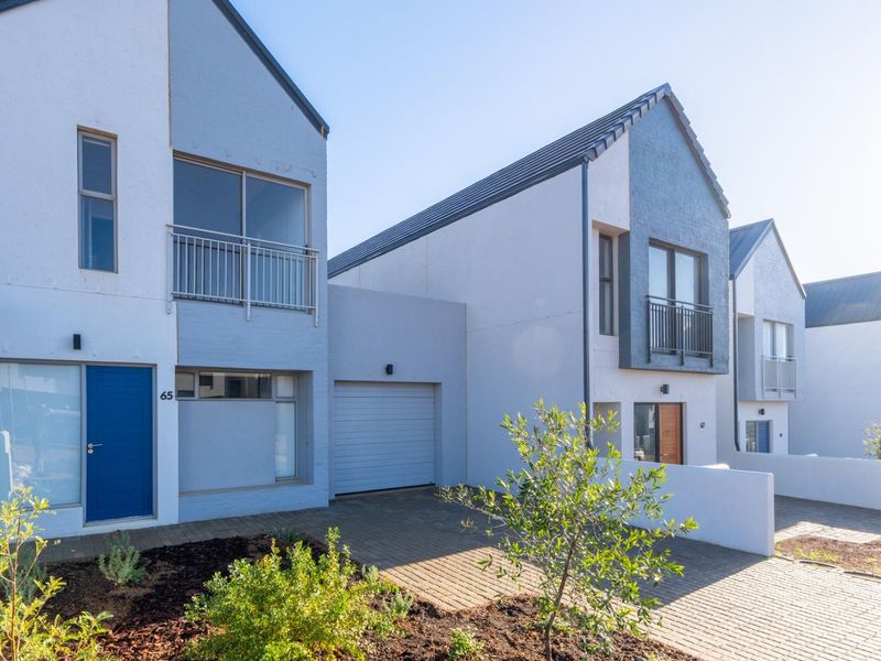 Modern Double-Storey Home with Mountain Views in Newinbosch Estate - Photo 1