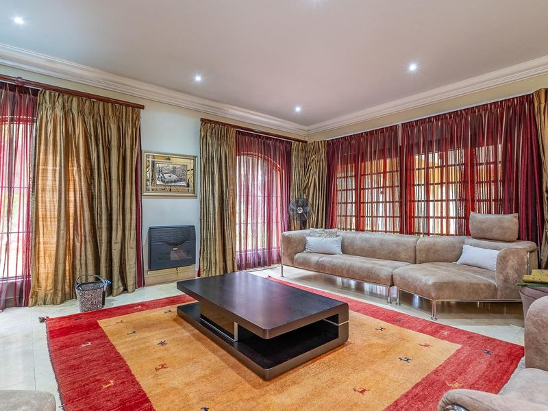 Sleek Sophistication Meets Unrivalled Luxury in Greenside - Photo 7