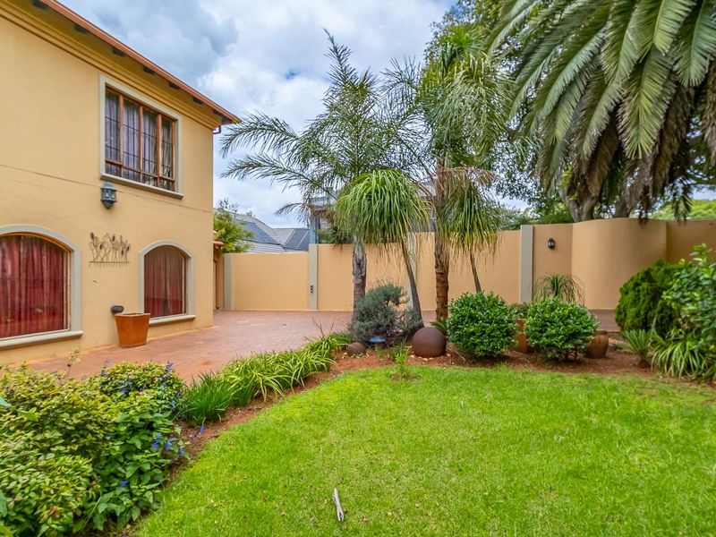 Sleek Sophistication Meets Unrivalled Luxury in Greenside - Photo 3