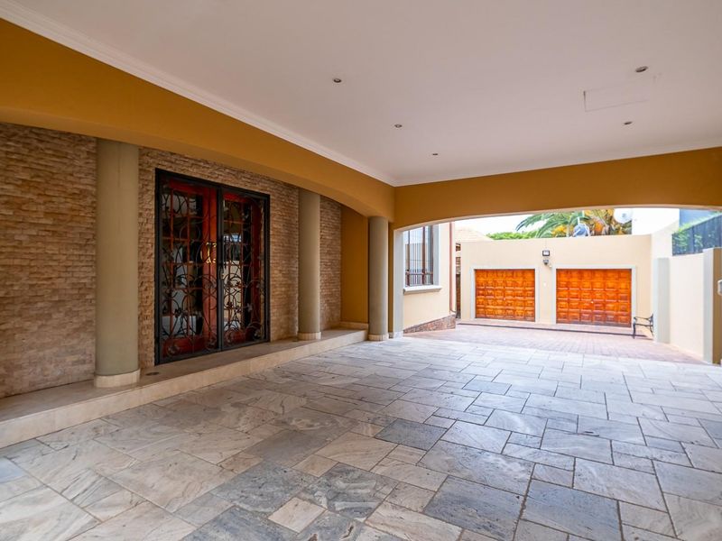 Sleek Sophistication Meets Unrivalled Luxury in Greenside - Photo 6