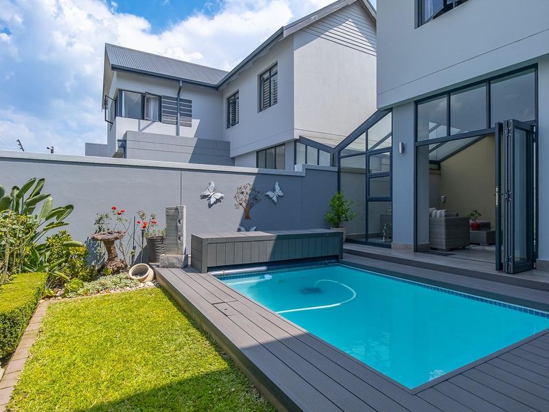 Quality 3-Bedroom Home with Enclosed Patio, Pool and Double Garage - Photo 4