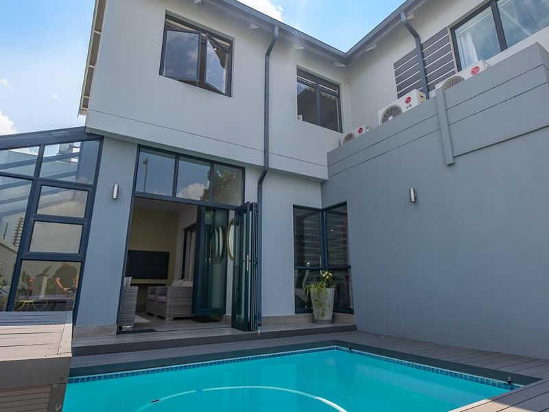 Quality 3-Bedroom Home with Enclosed Patio, Pool and Double Garage - Photo 6