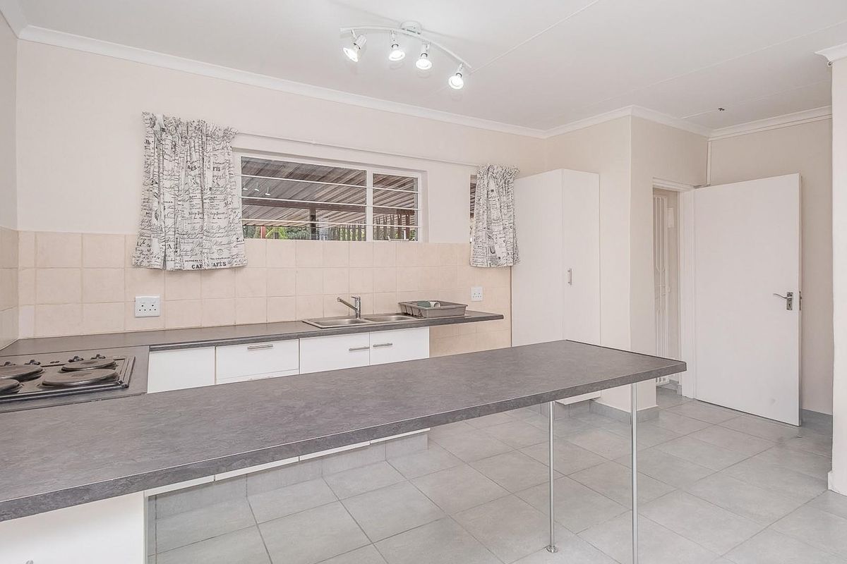 Perfect for the single professional; 1-Bedroom, 1-Bath with separate entrance and wall off garden. - Photo 5