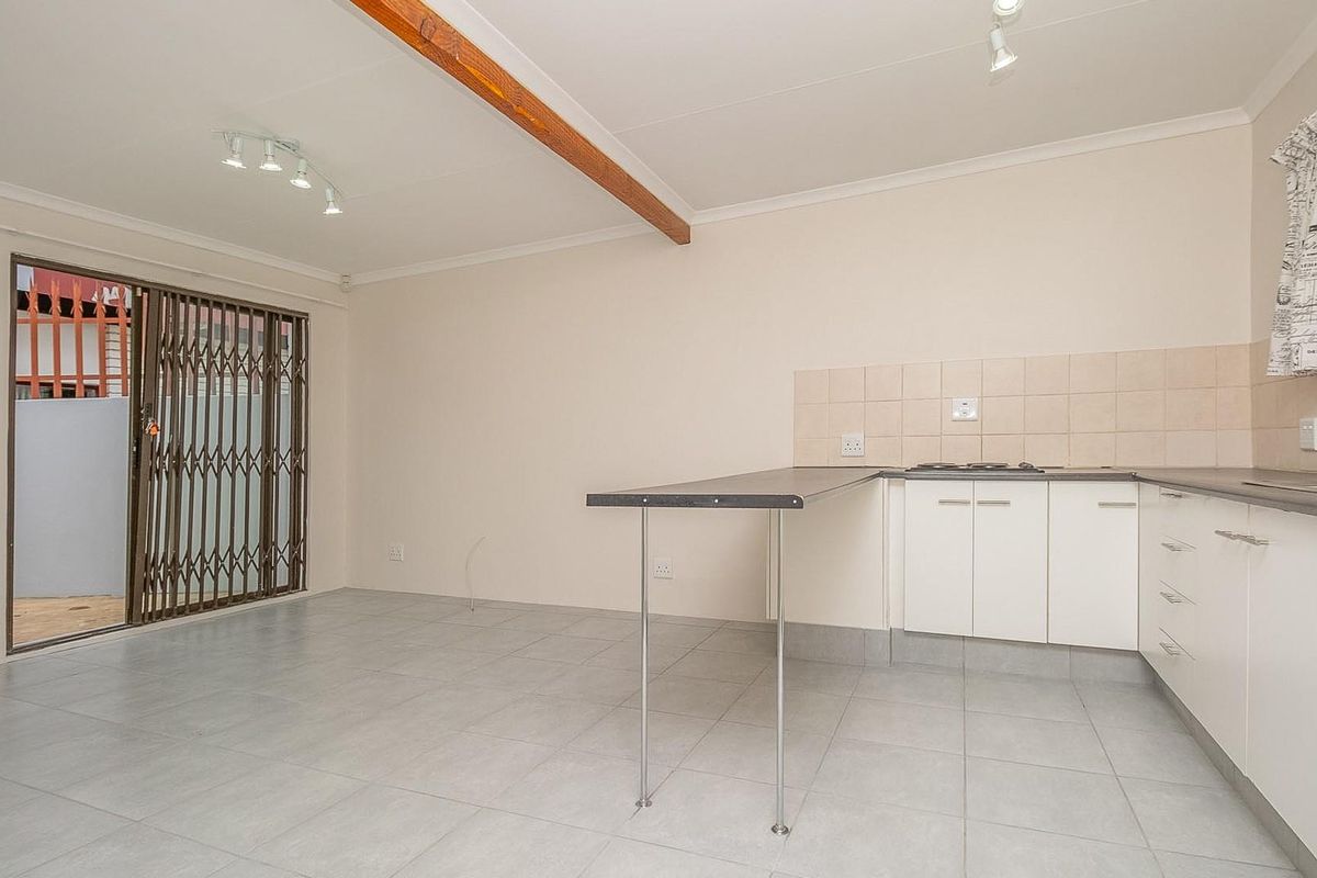 Perfect for the single professional; 1-Bedroom, 1-Bath with separate entrance and wall off garden. - Photo 2