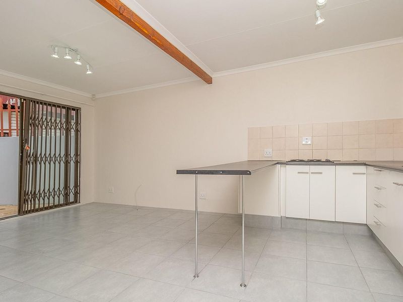 Perfect for the single professional; 1-Bedroom, 1-Bath with separate entrance and wall off garden. - Photo 2