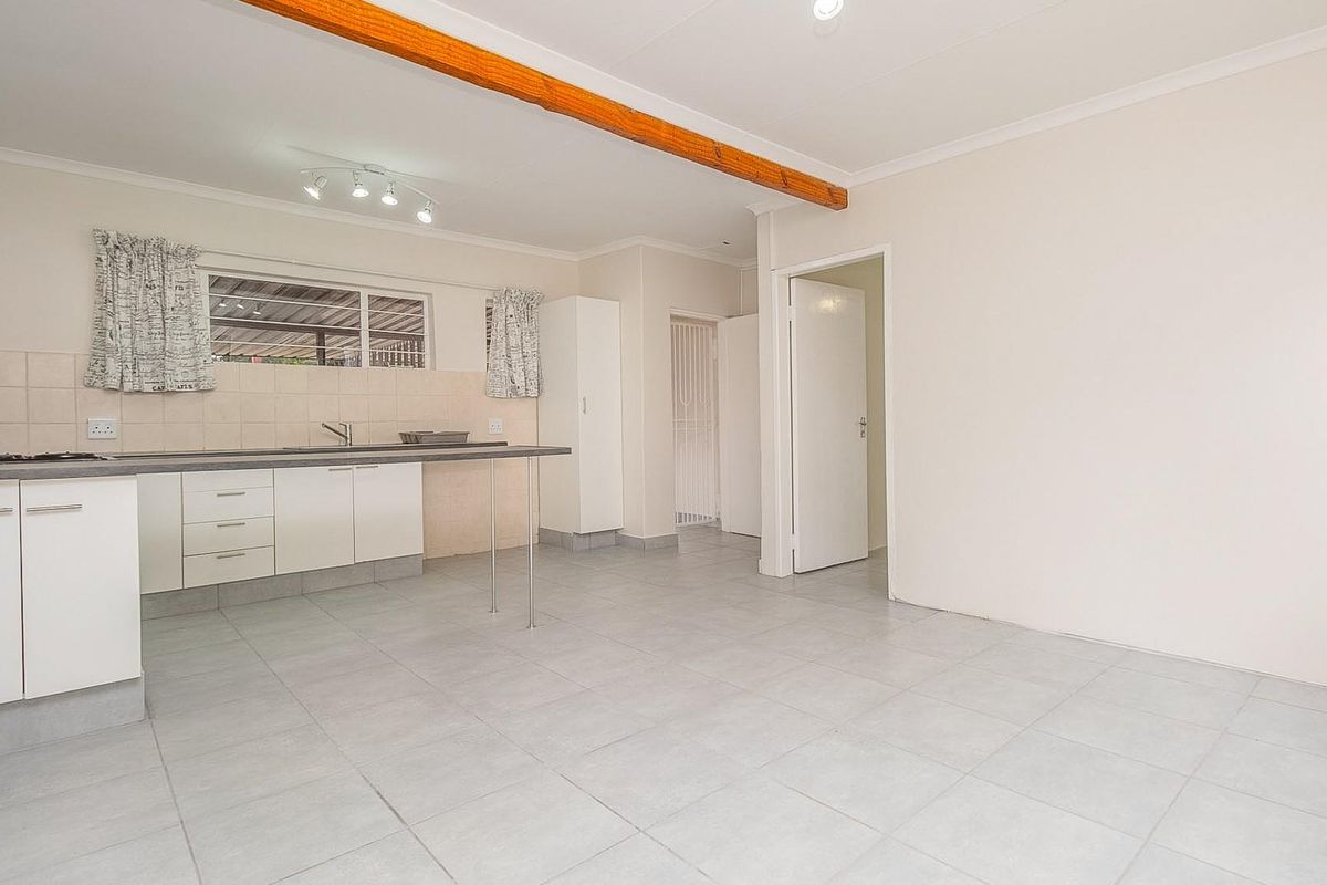 Perfect for the single professional; 1-Bedroom, 1-Bath with separate entrance and wall off garden. - Photo 4