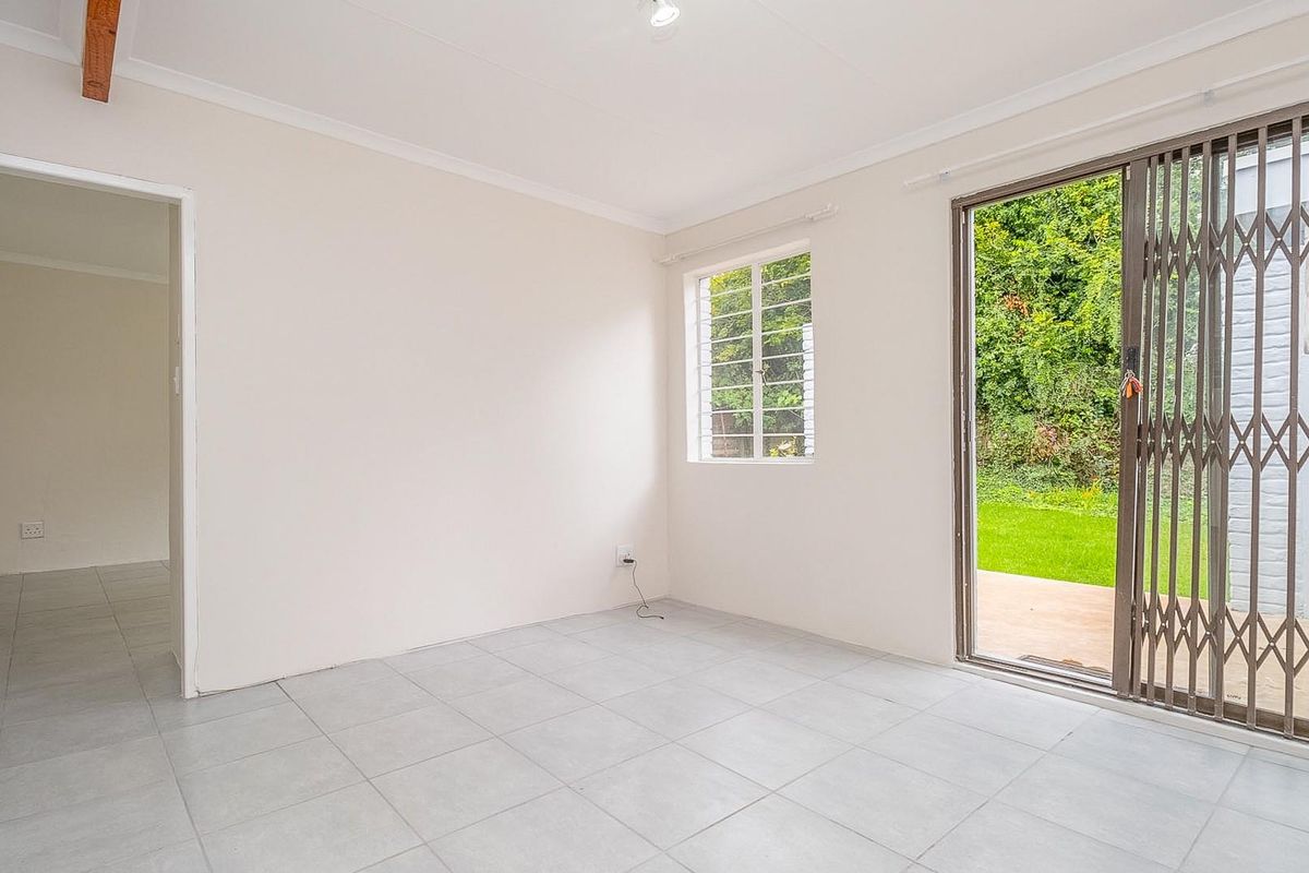 Perfect for the single professional; 1-Bedroom, 1-Bath with separate entrance and wall off garden. - Photo 3