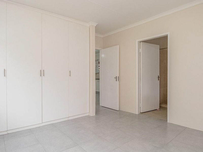 Perfect for the single professional; 1-Bedroom, 1-Bath with separate entrance and wall off garden. - Photo 10