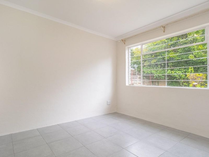 Perfect for the single professional; 1-Bedroom, 1-Bath with separate entrance and wall off garden. - Photo 9