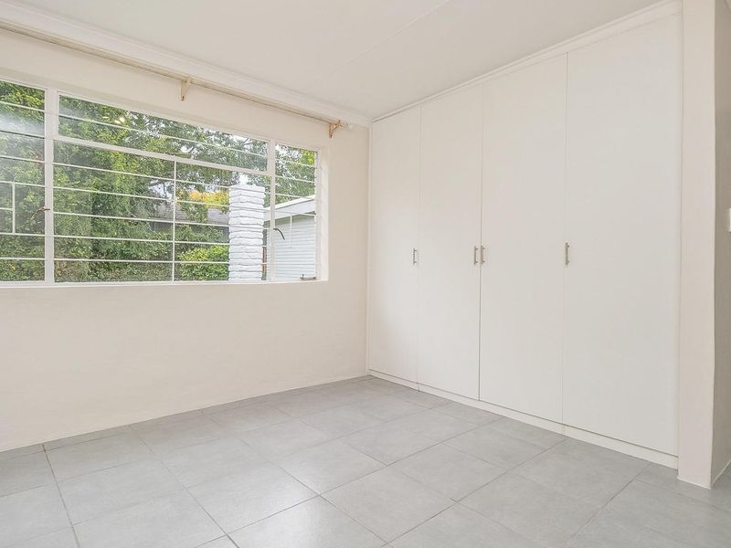 Perfect for the single professional; 1-Bedroom, 1-Bath with separate entrance and wall off garden. - Photo 8