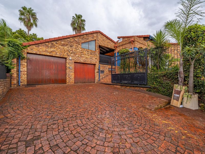 6 Bedroom 4 Bathrooms 4 Garages with Pool in Boomed-Off Area - Photo 7