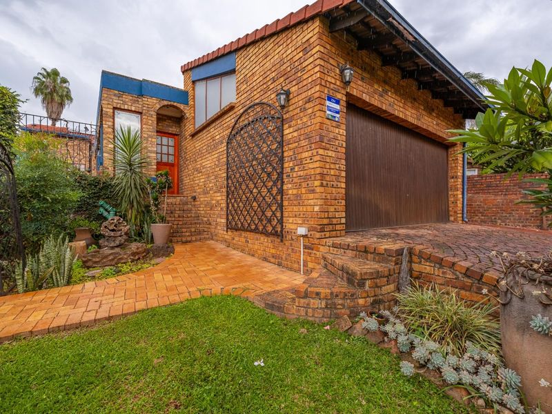 6 Bedroom 4 Bathrooms 4 Garages with Pool in Boomed-Off Area - Photo 6